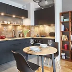 Zoliborz Arkadia By Renters Prestige Apartman